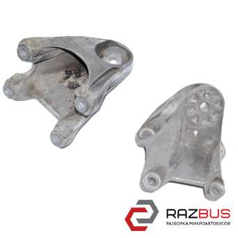 Кронштейн подушки двигателя 3.0TDI левой NISSAN PRIMASTAR 2001-2016