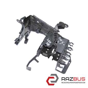 Кронштейн кріплення блоку ABS і вакуумного насоса AUDI A4 B-6 00-06 (Ауді А4) AUDI A4 B-6 2000-2006